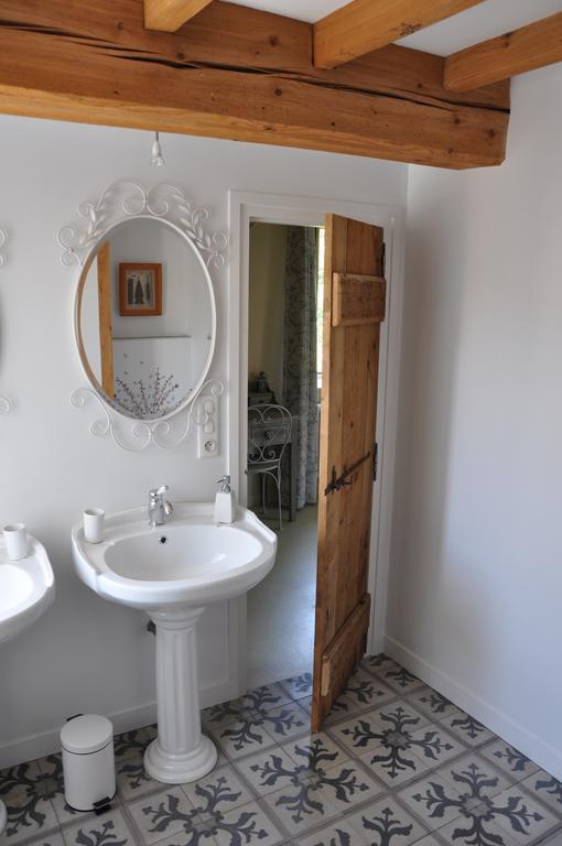B&B La Cerisaie Francheleins Værelse billede